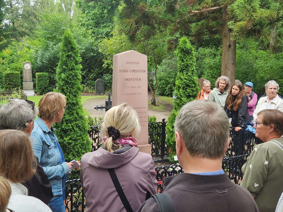 H.C. Andersens grave 1920w