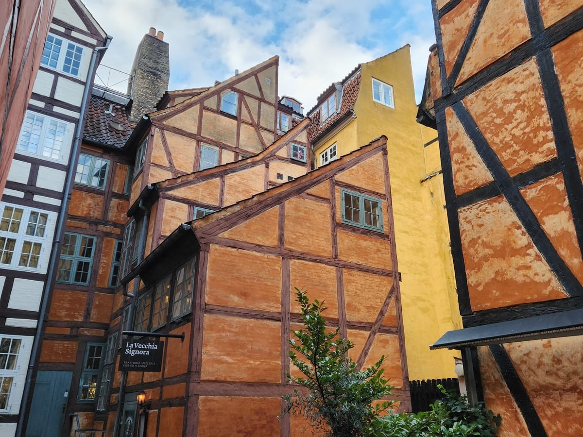 Guided walking tour through the Old Town of Copenhagen with a focus on history and the buildings. 