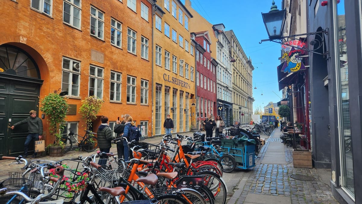 Guided tour though the colorfull streets of Copenhagen