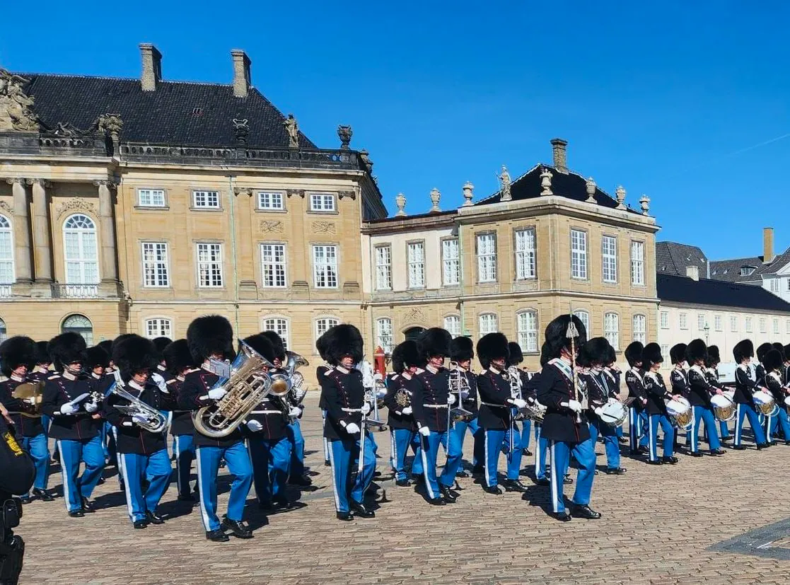 Livgardens musikkorps på Amalienborg, hvor mange Walk & Canal-ture slutter