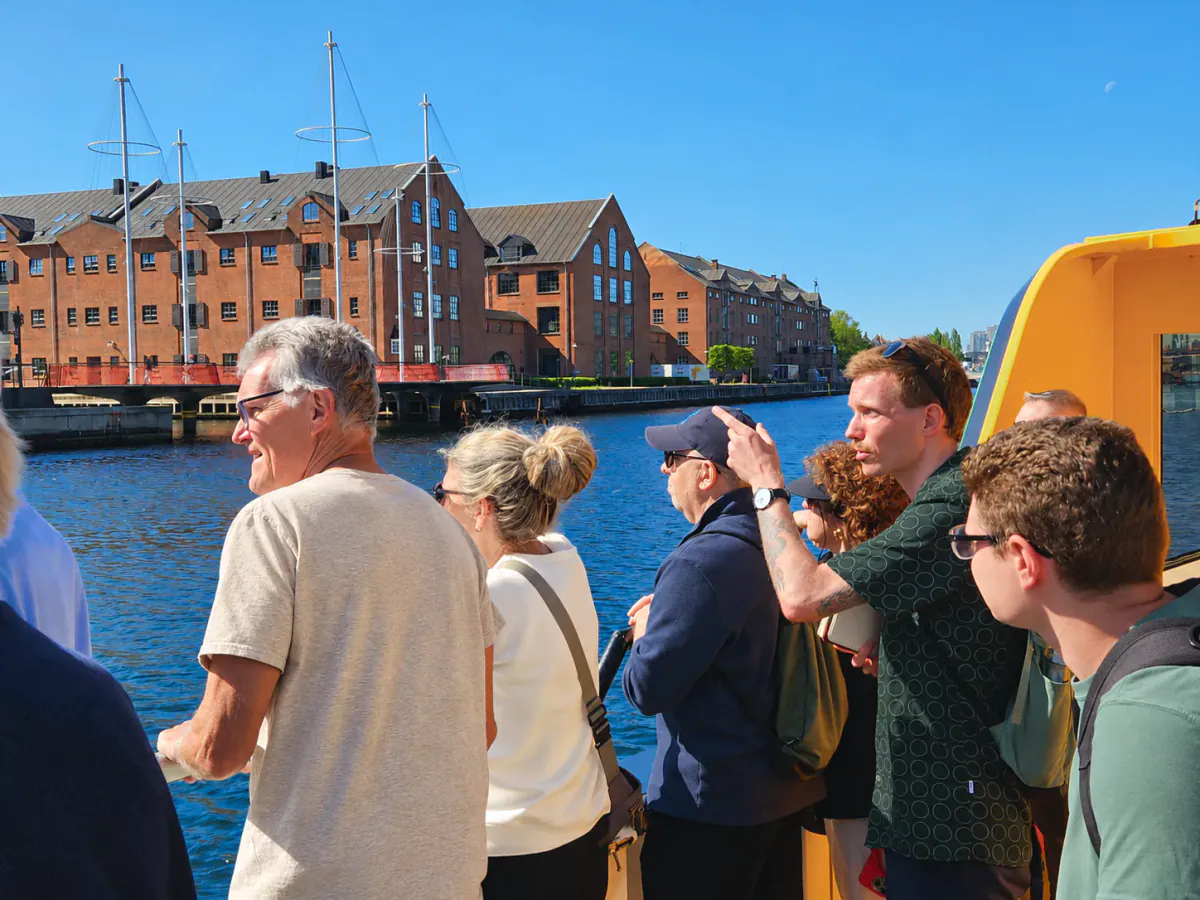 Gå- og kanaltur i lille gruppe i København med lokal guide til skjulte steder og dansk kultur